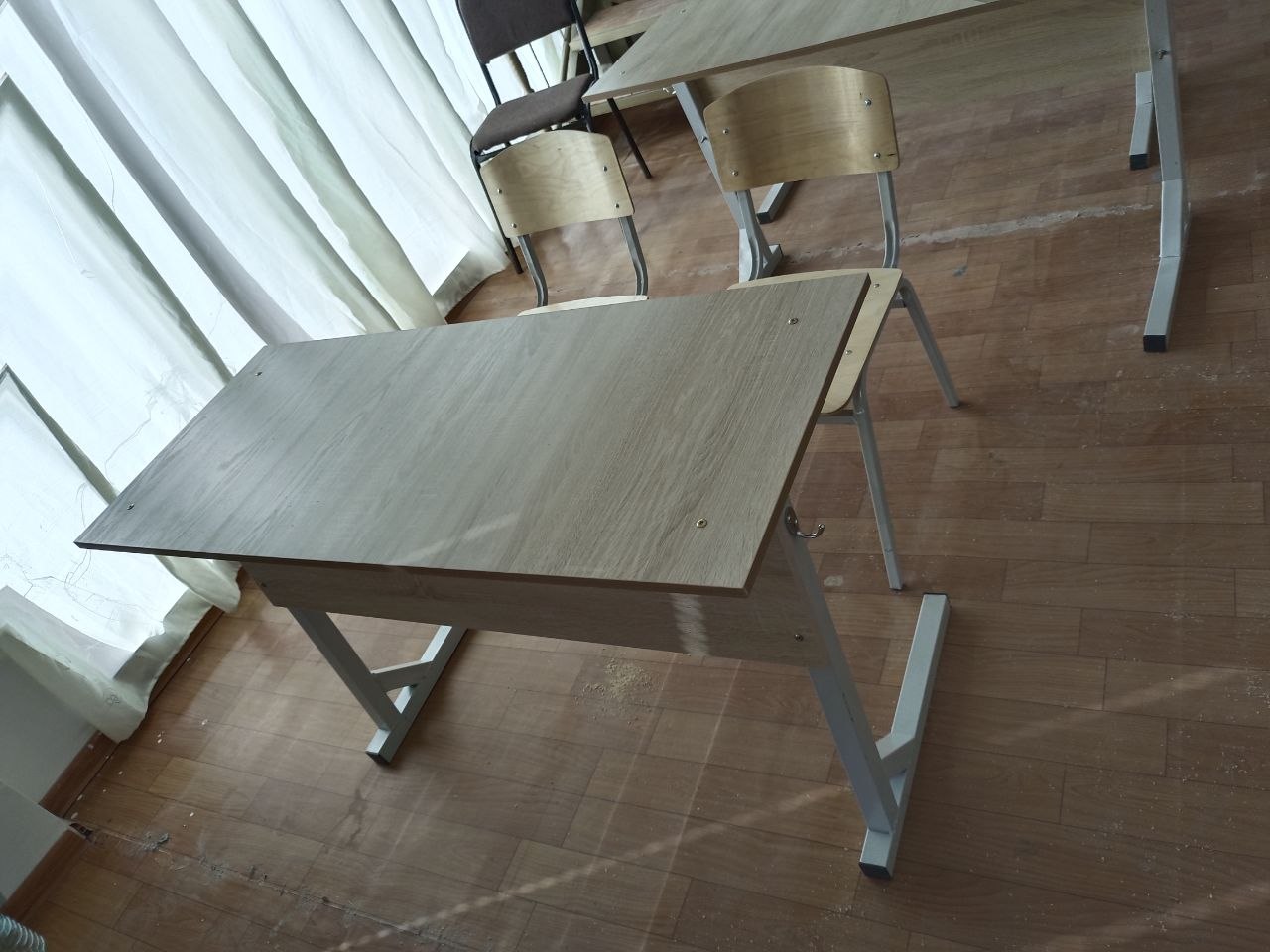 O'quv stoli va stul to'plami