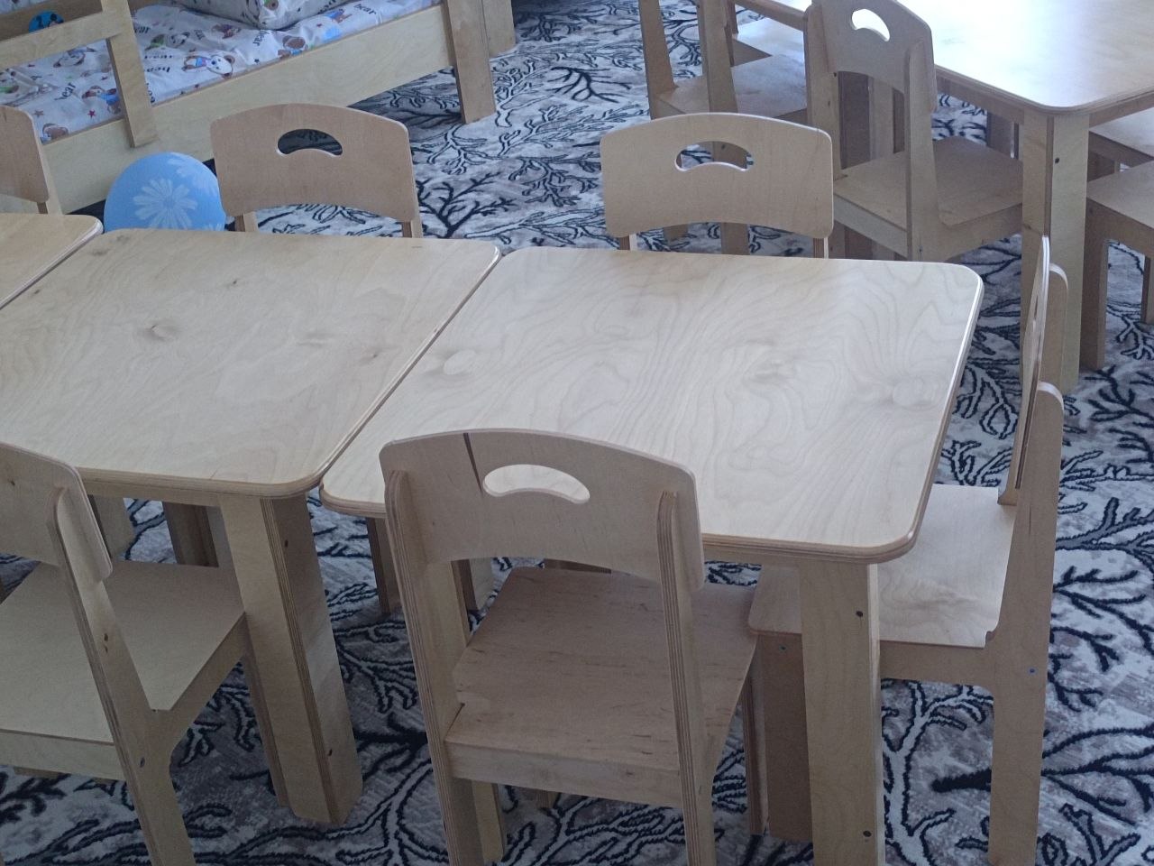 Och rangli oshxona stol-stul to'plami