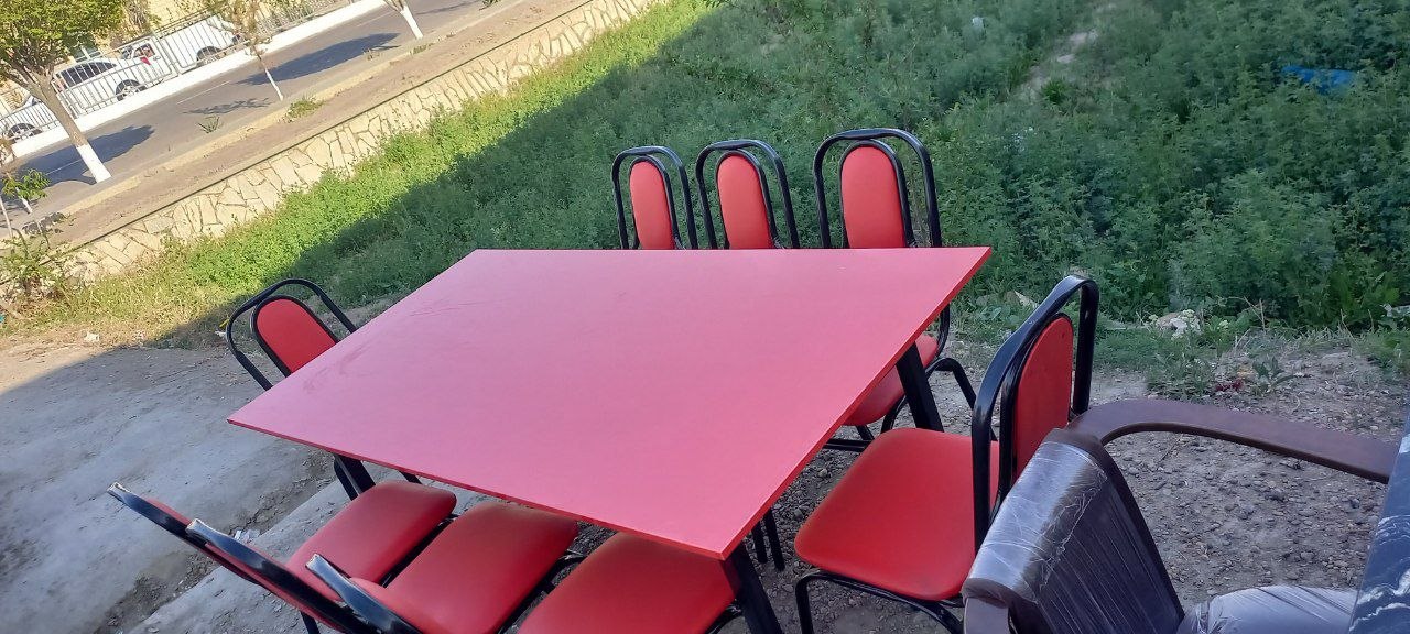 Qizil stol-stul to'plami